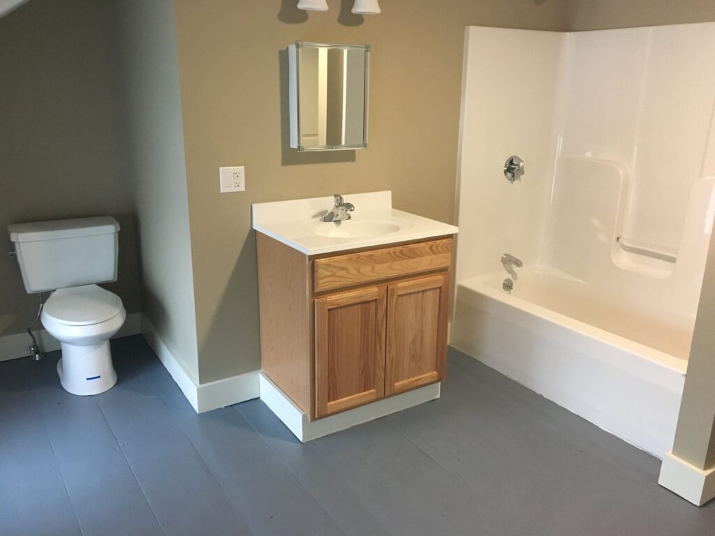 28_maple_2_bathroom