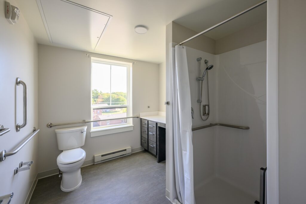 520_center_bathroom_2