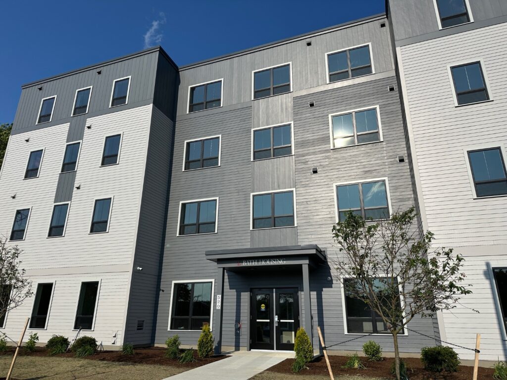 520_center_exterior_1