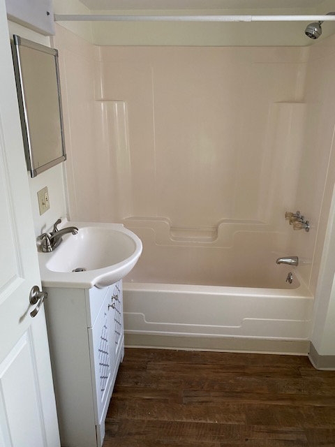 806_middle_2_interior