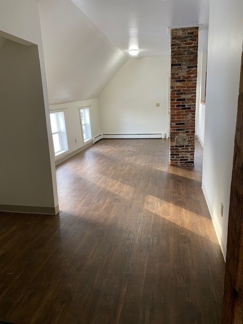 806_middle_2_living_room